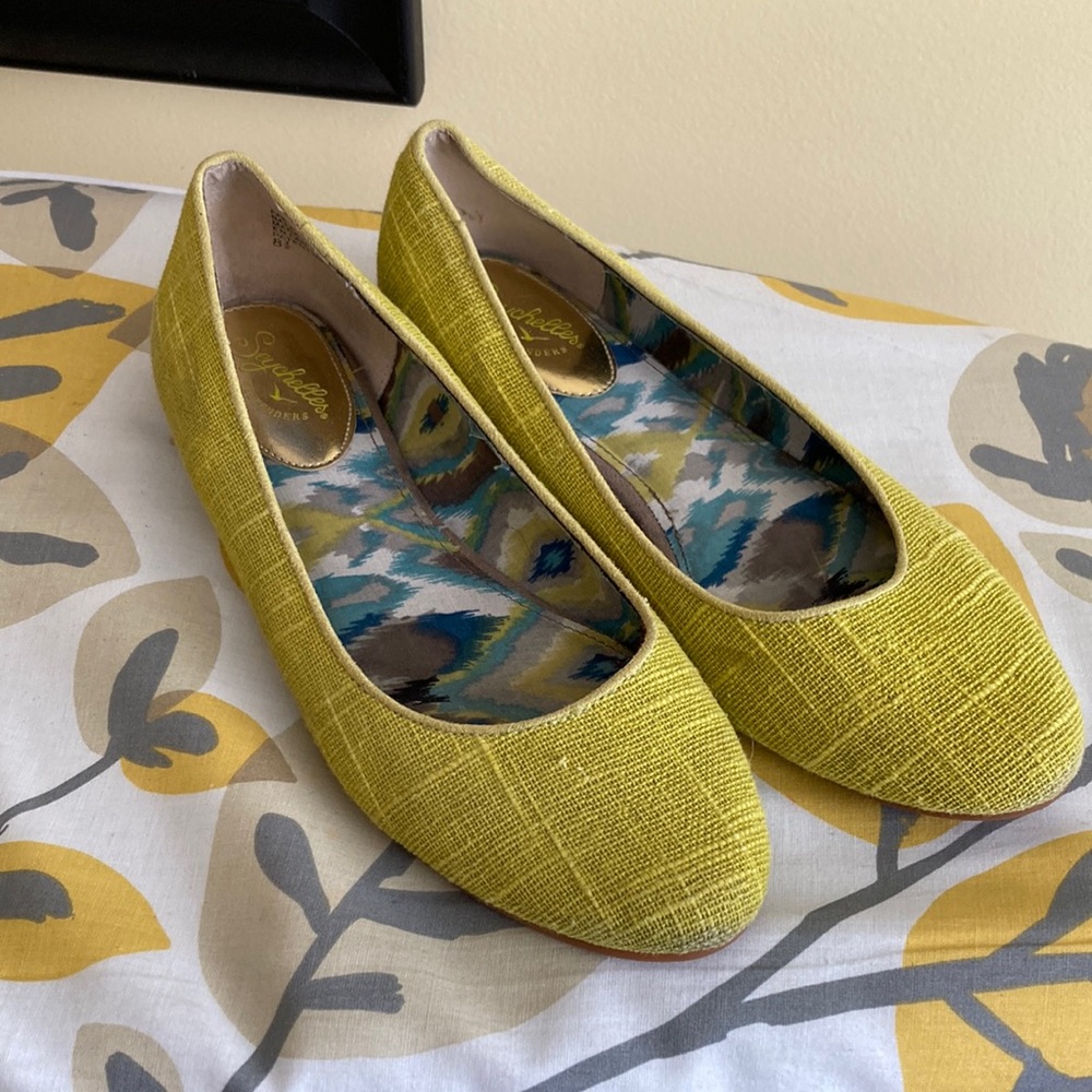 Mustard yellow sheychelles weekenders flats
